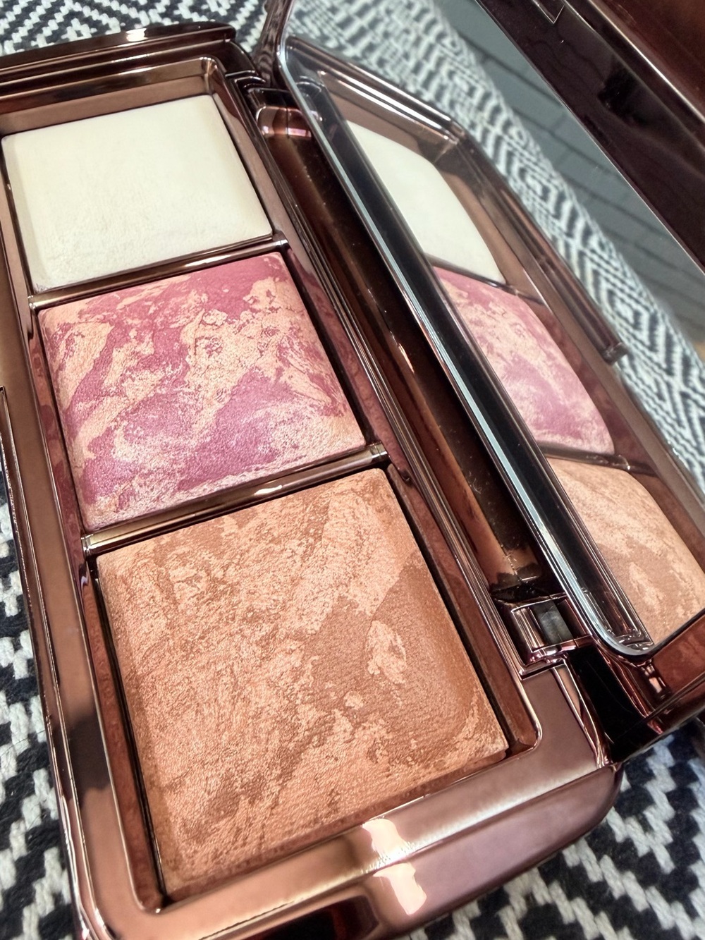NEW Hourglass Ambient lighting Palette